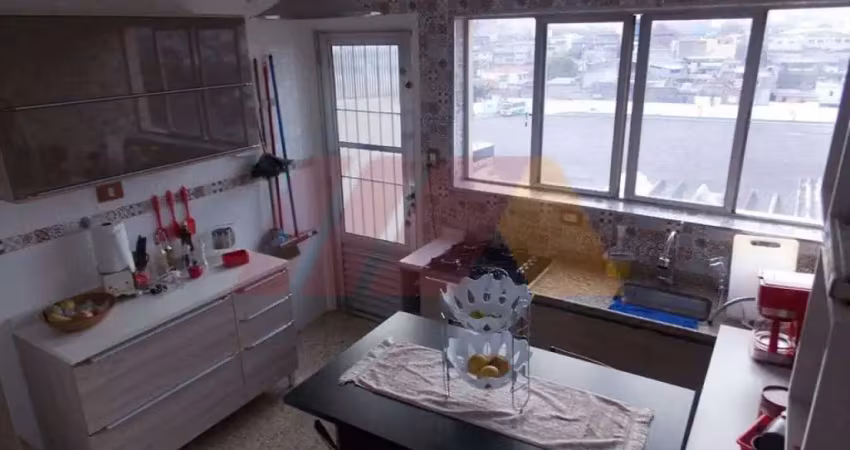 Sobrado à venda de 2 dormitórios com 1 vaga de garagem na vila amália