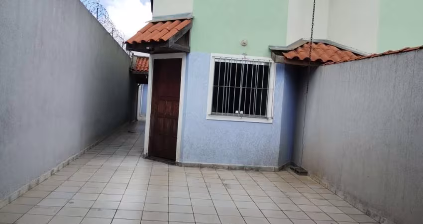 Casa com 2 quartos para alugar na Rua Murilo Mendes, --, Parque Piratininga, Itaquaquecetuba