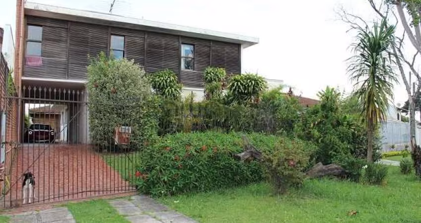 Casa Padrão para Venda em Guabirotuba Curitiba-PR