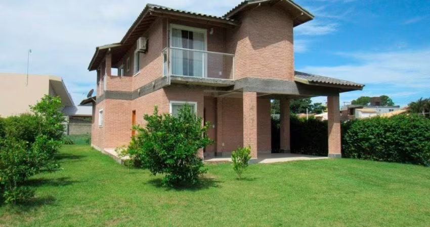 Casa à Venda em São João do Rio Vermelho - 240m², 4 Dormitórios
