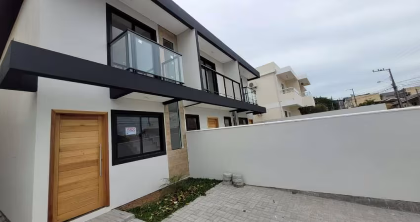 Casa à venda nos Ingleses do Rio Vermelho, Florianópolis: 95m², 2 suítes, 3 banheiros, por R$430.000.