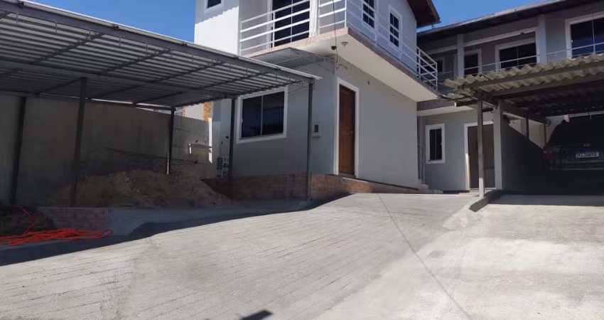 Casa em Forquilhas - São José: 250m², 3 dormitórios, 2 suítes, 3 banheiros por R$ 690k para venda