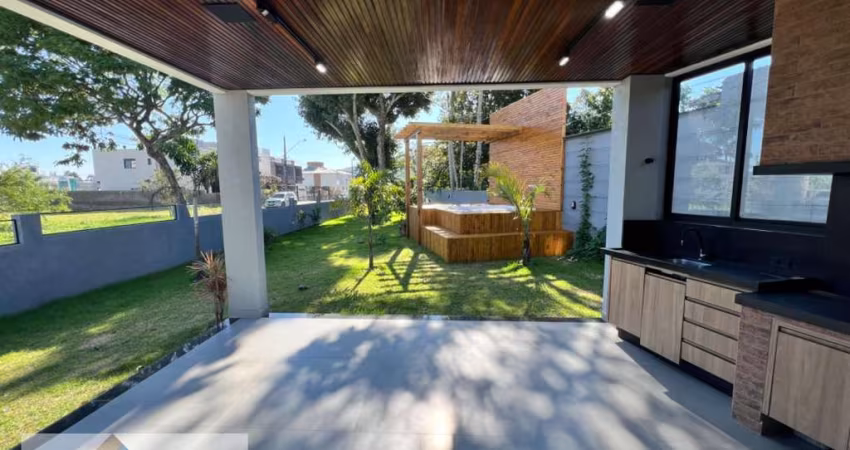 Casa 3 Dormitórios à Venda em Cachoeira do Bom Jesus - R$2.199.000