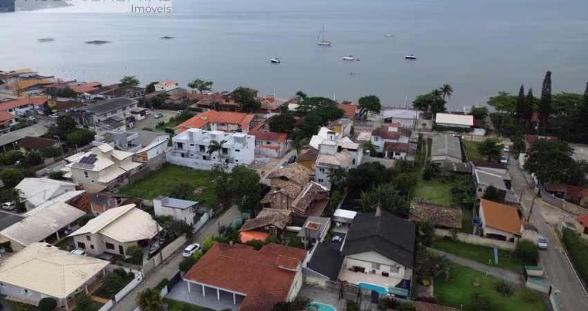 Terreno Próximo ao Mar à Venda em Sambaqui, Florianópolis por R$800.000