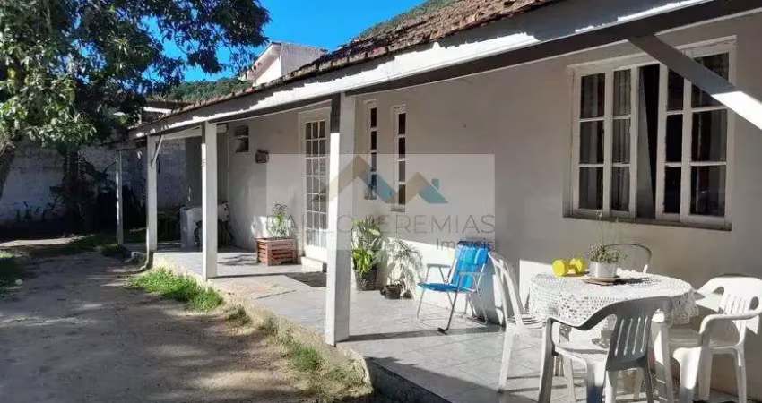 Casa 2 Dormitórios em Sambaqui, Florianópolis - R$ 870 mil