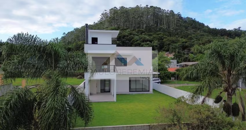 Casa à Venda em Canto do Lamim, Florianópolis - 3 Suítes
