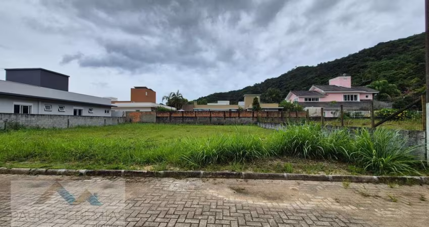 Terreno próximo ao mar em condomínio
