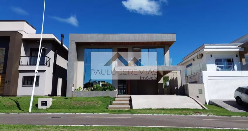 Bela casa em Condomínio Fechado!