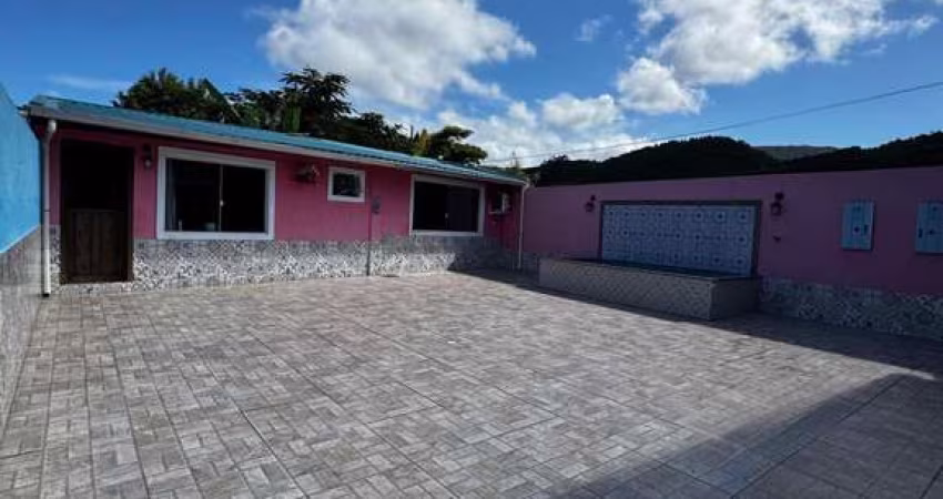 'Casa 4 Dormitórios em São João do Rio Vermelho - R$700.000'