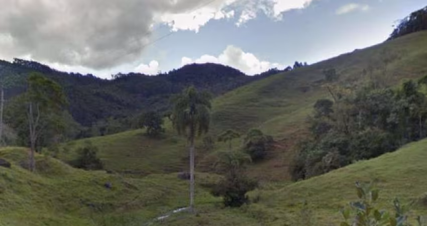 Sítio à venda em Fazenda, Biguaçu, por R$1.500.000. Oportunidade única para morar ou investir!