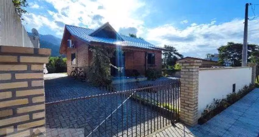 Casa em condomínio fechado com 2 quartos à venda na Praia de Fora, Palhoça 