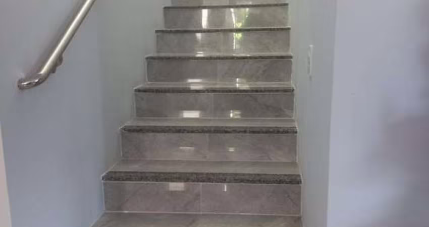 Casa em condomínio em São João do Rio Vermelho, Florianópolis: 270m², 3 suítes, à venda e locação.
