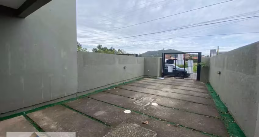 Casa geminada no campeche central, florianópolis: 120m², 3 quartos, suíte, 2 banheiros. alugue por r$ 4.980.