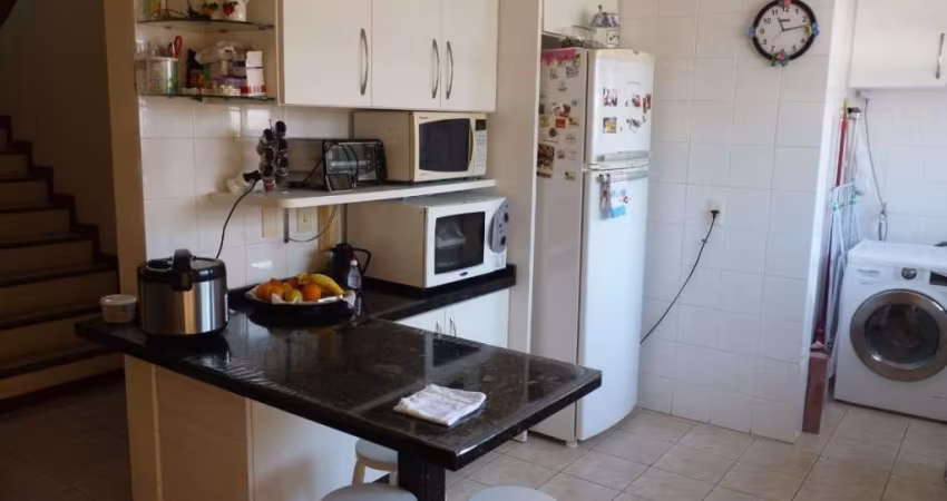 Venda sobrado em Cidade Universitária Pedra Branca, Palhoça: 3 dorms, 1 suíte, 3 banheiros, 111.03m² por R$ 599.000!