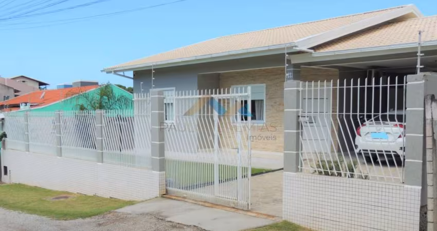 Venda de casa em Ingleses, Florianópolis: 179m², 3 dormitórios, 1 suíte, 2 banheiros. Oportunidade por R$ 1.390.000!