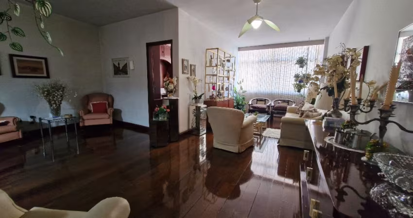 Apartamento á venda em Ipanema-03 quartos-140m2.