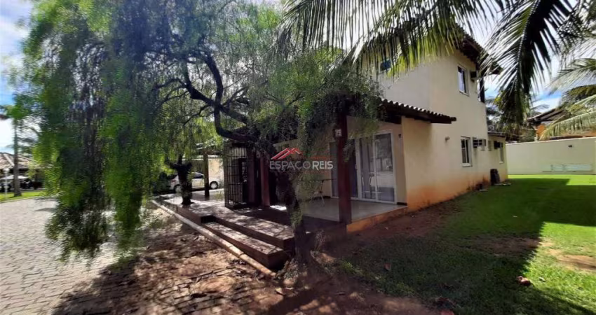 Casa de condomínio com 04 suítes, área privativa, a 300M da praia de Manguinhos.