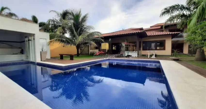 Maravilhosa casa na marina com 05 suítes, piscina e sauna, com 439m² de área construída em terreno de 1000m².