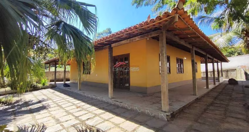 Casa à venda com amplo quintal em José Gonçalves Búzios
