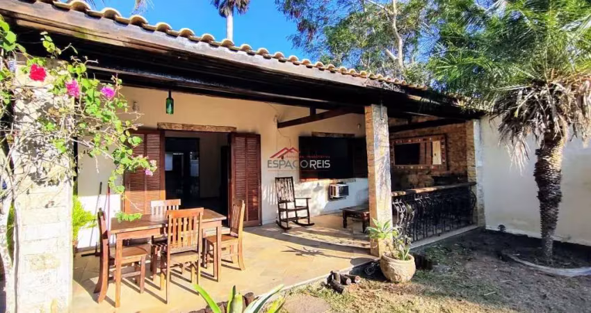 Casa independente com 03 quartos e piscina em Geribá