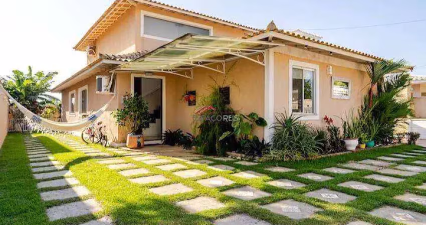 Casa em condomínio com 04 quartos e piscina em Caravelas Búzios