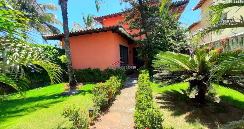 Casa de condomínio com 04 suítes, à venda a 200m da praia de Manguinhos