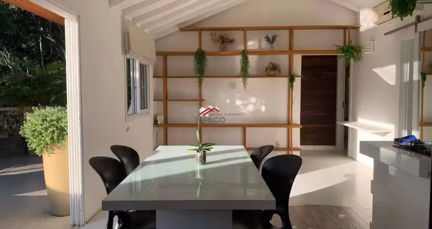 Casa com 2 quartos . Ferradura . Cozy and Charming.