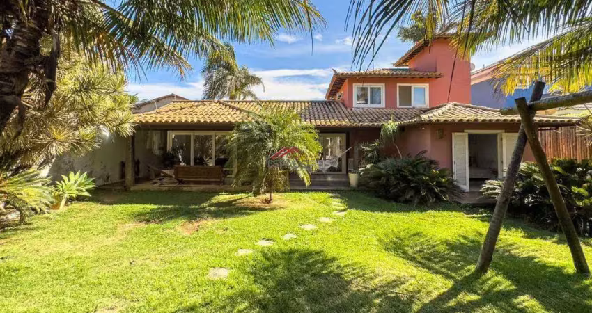 Casa em manguinhos com 4 suítes dentro de condomínio com infra completa