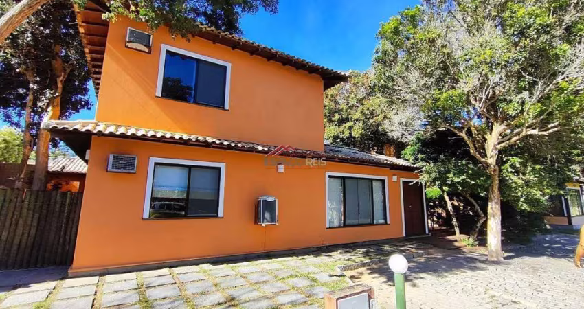 Casa em condomínio para locação anual com 04 suítes em Manguinhos