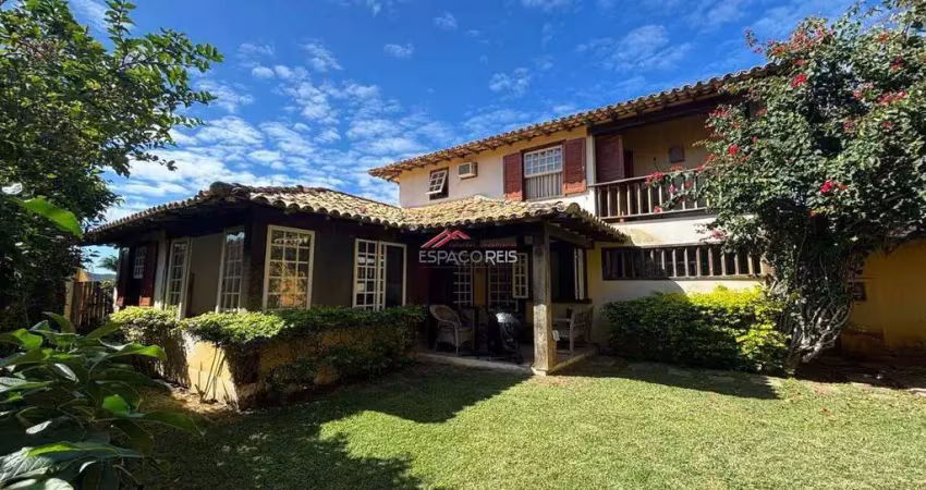 Casa de locação anual com 3 quartos dentro de condomínio na ferradura em buzios