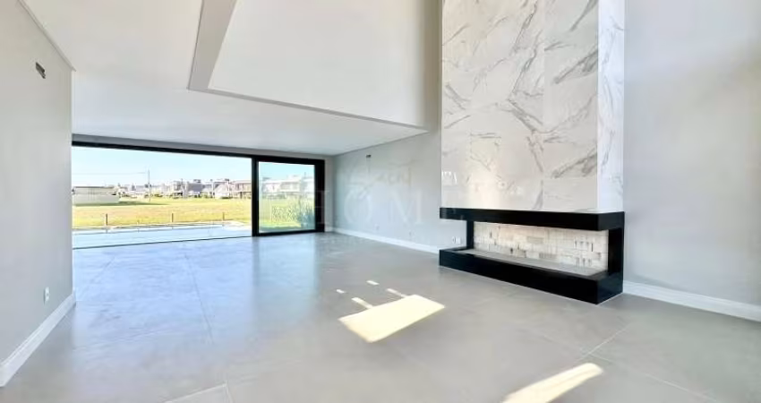 CASA COM 4 SUITES EM CONDOMINIO!
