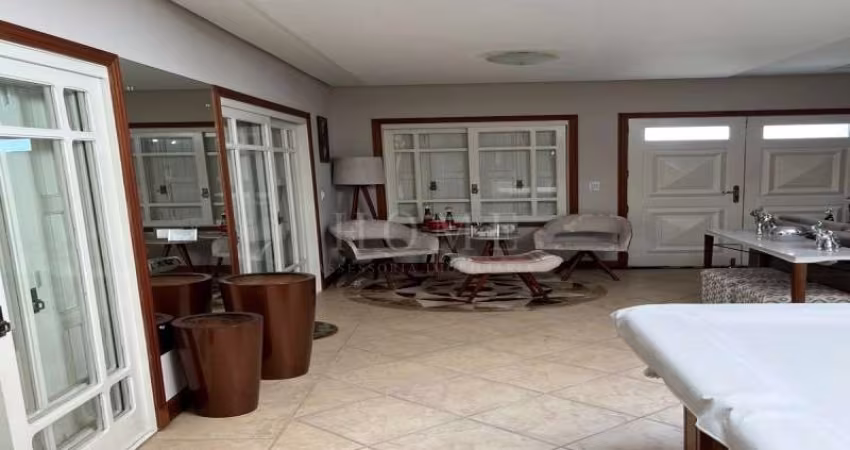 CASA COM 4 DORMITÓRIOS!