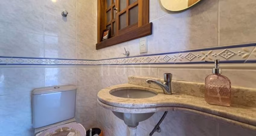 CASA COM 3 DORMITÓRIOS, COM GARAGEM, BEM LOCALIZADAD!