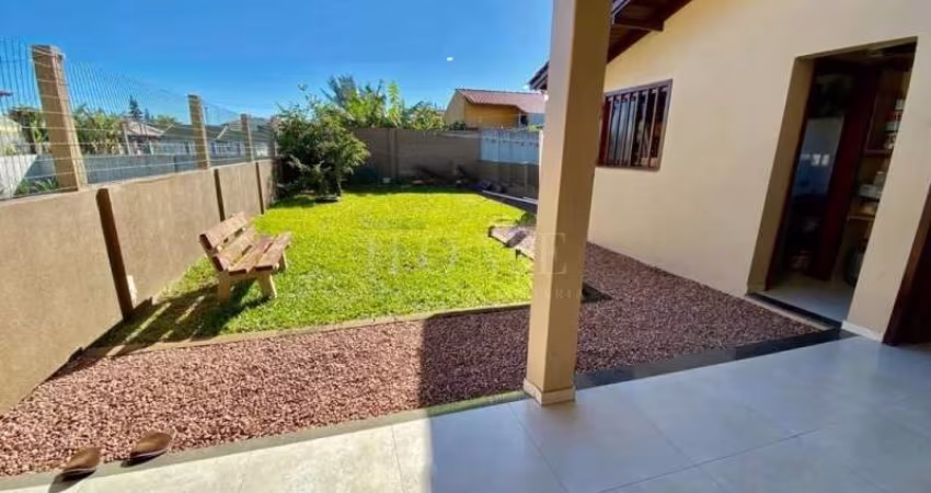 CASA COM 3 DORMITORIOS, SENDO 1 SUITE BEM LOCALIZADA!