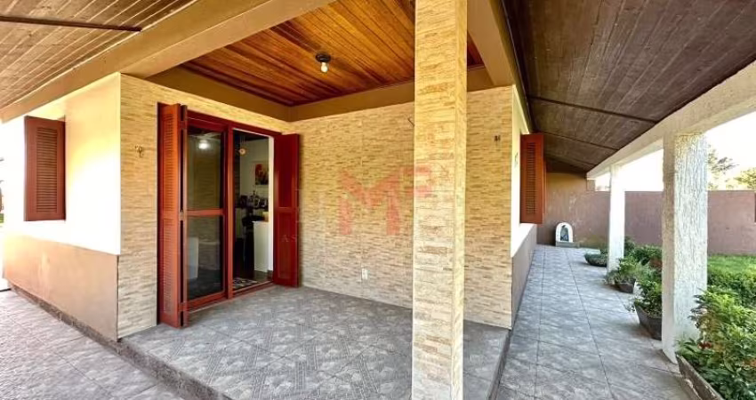 CASA A VENDA EM CAPÃO NOVO COM ANEXO NOS FUNDOS: