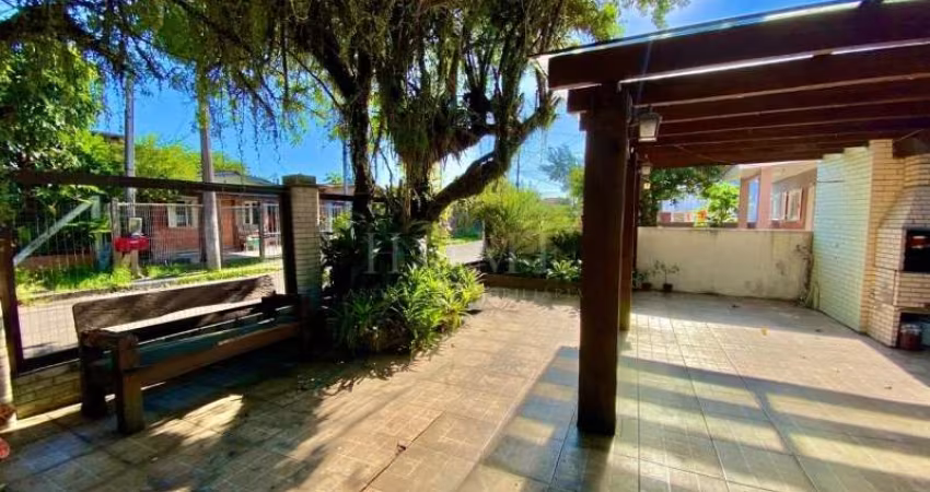 CASA SEMI MOBILIADA BEM LOCALIZADA!