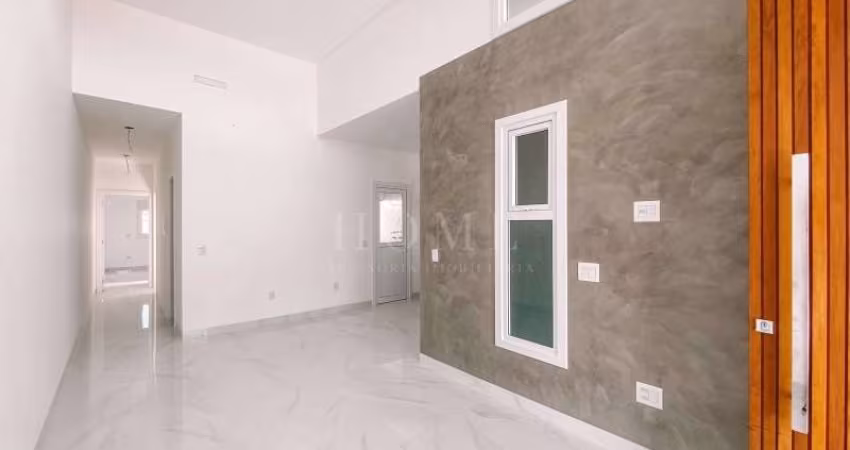 CASA GEMINADA COM 2 DORMITORIOS, SENDO 1 SUITE BEM LOCALIZADA!
