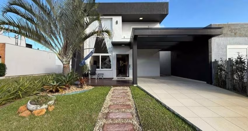 Casa no Condomínio Las Palmas