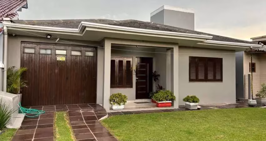 Casa à venda em Mariluz próxima ao mar!