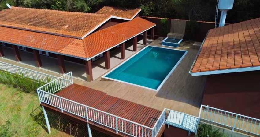 EXCELENTE CHÁCARA DE 3.000 M²/ CASA SEDE/ PISCINA/ ESPAÇO GOURMET À VENDA EM BRAGANÇA PAULISTA