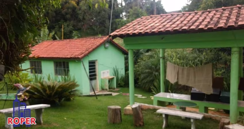 EXCELENTE CHÁCARA COM ESCRITURA DE 1.500 M²/ CASA SEDE/PISCINA/ESPAÇO GOURMET À VENDA EM SANTA ISABEL
