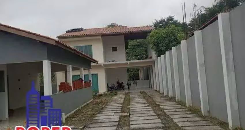 Excelente casa de 120 m²/4 dormitórios/8 vagas à venda em arujá