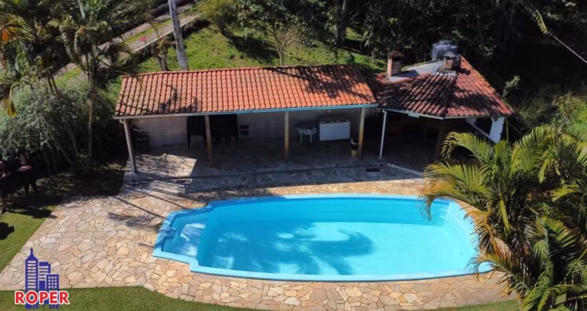 EXCELENTE CHÁCARA DE 5.000 M²/ CASA SEDE/ PISCINA/ LAGO/ ÁREA GOURMET À VENDA EM ARUJÁ, SÃO PAULO