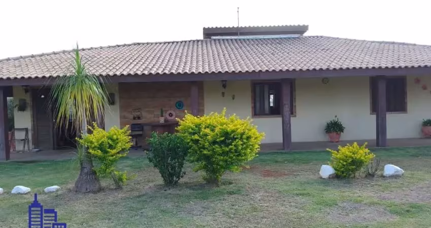 Excelente chácara de 6.950 m² com casa sede e ideal para construção de camping, restaurante e chale à venda na melhor localização de são roque