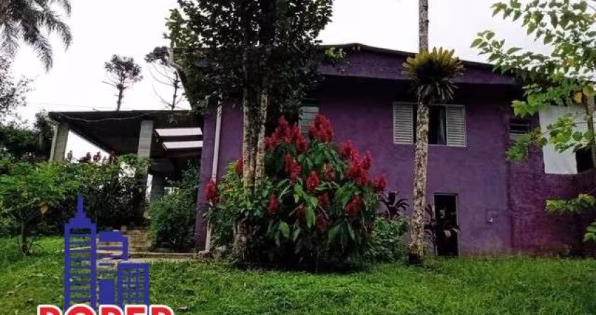 EXCELENTE CHÁCARA DE 4.000 M²/3 CASAS/PISCINA/ TANQUE DE PEIXE À VENDA EM EMBU GUAÇU