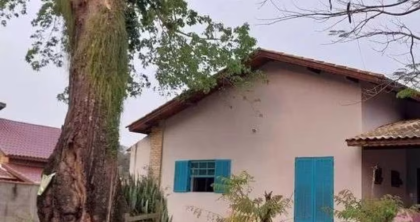 EXCELENTE CHÁRA COM 1.100 M²/CASA SEDE/ESPAÇO GOURMET À VENDA NO BAIRRO ITAPEMA, GUARAREMA