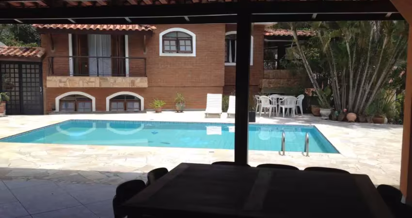 Linda casa com piscina à venda/locação na serra da contareira no condomínio reserva das hortencias.