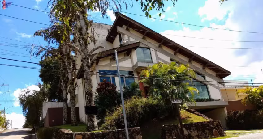 Casa de alto padrão com 400 m²/3 suites/ piscina/ área gourmet à venda em condomínio fechado no arujázinho iv