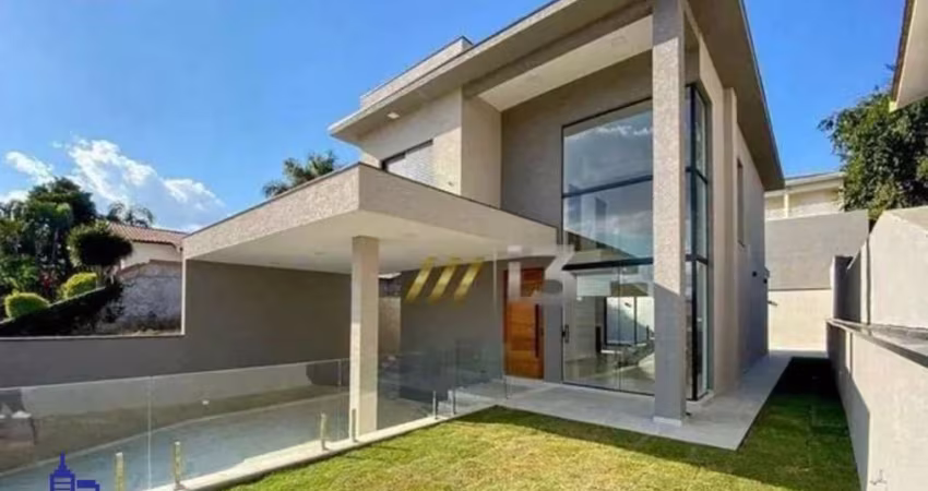 EXCELENTE CASA DE ALTO PADRÃO COM 360 M²/3 SUITES/4 VAGAS/PISCINA/ ÁREA GOURMET À VENDA NO CONDOMINIO FECHADO ARCO IRIS EM ATIBAIA
