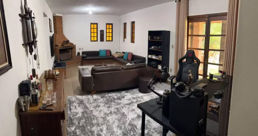 Chácara com escritura de 22.000 m²/ piscina/casa  à venda/aluga  mairinque